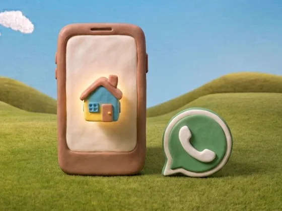 Ilustración en plastilina: un celular muestra una casita junto al ícono de WhatsApp